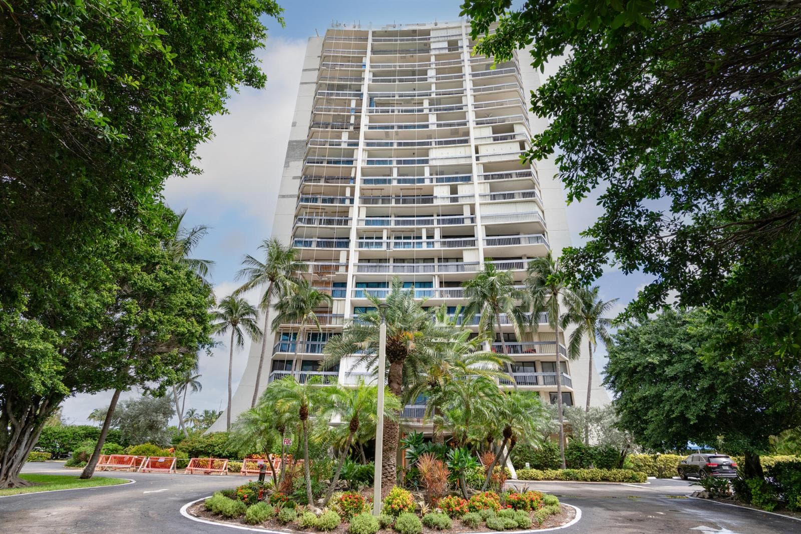 2400 Presidential Way-302-026