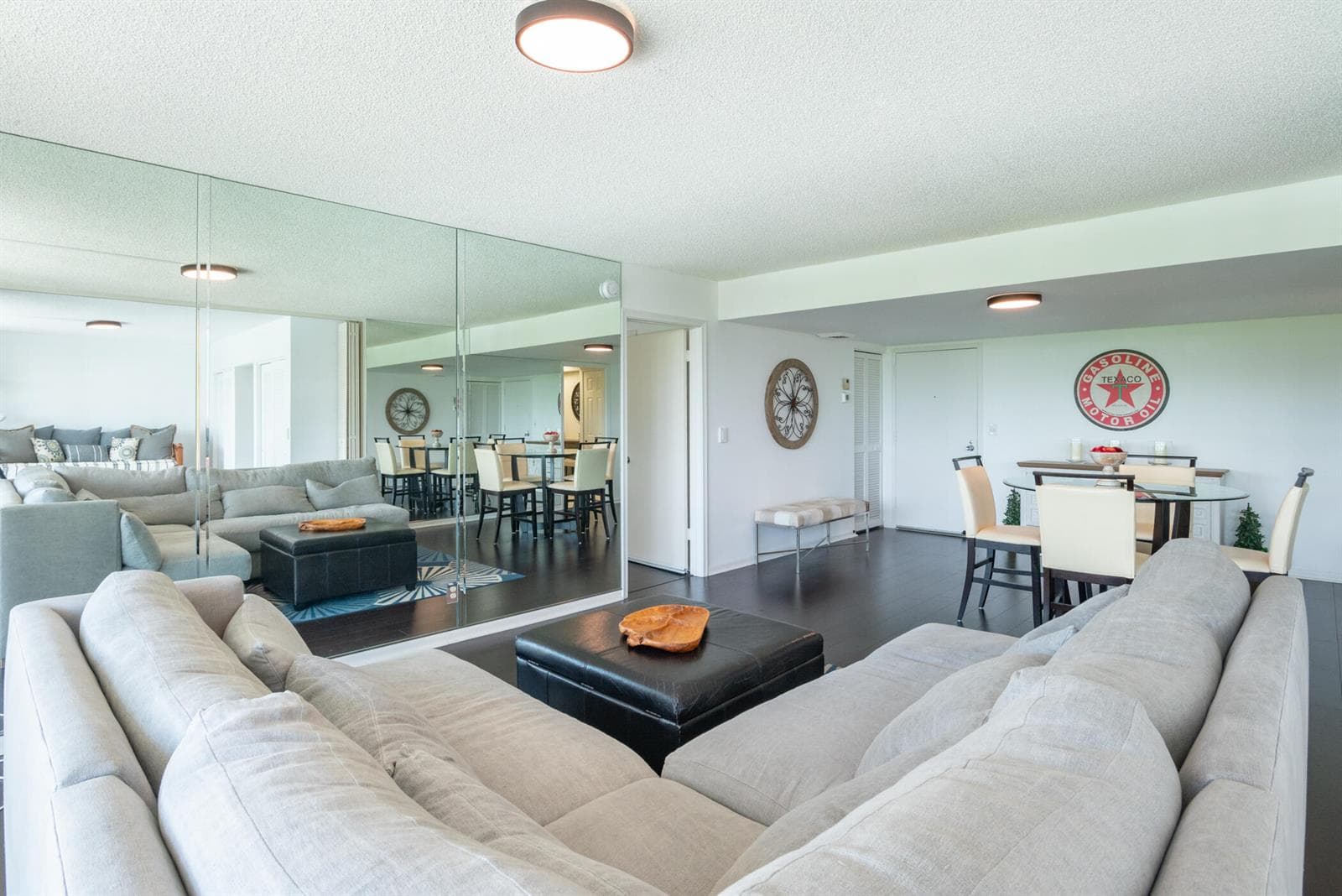 © Clark-2400 Presidential Way 302-011
