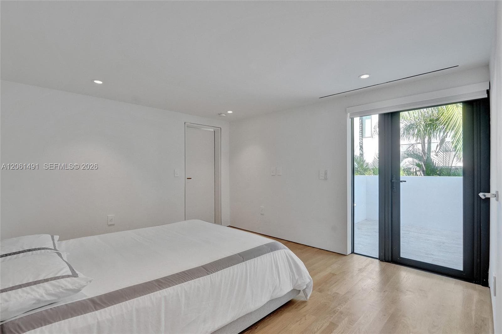 240 Ocean Blvd photo 104