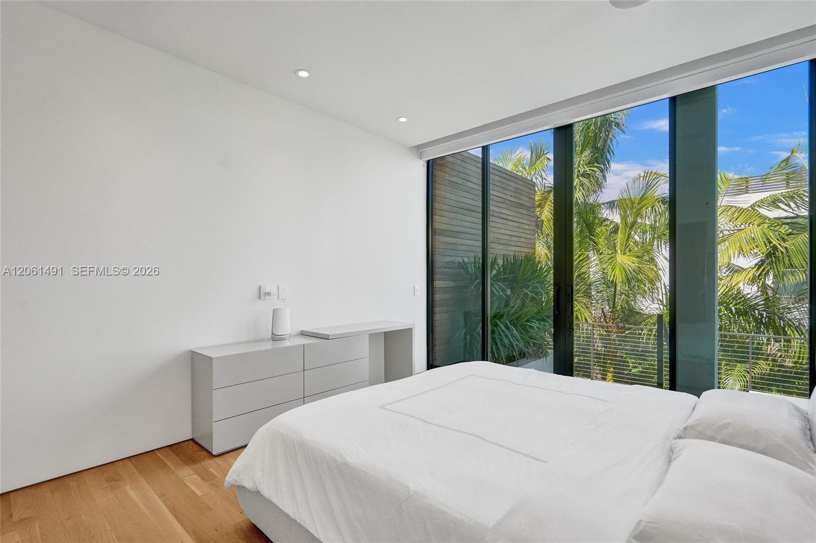 240 Ocean Blvd photo 114