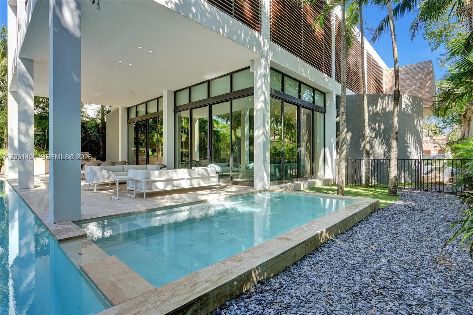 240 Ocean Blvd photo 16
