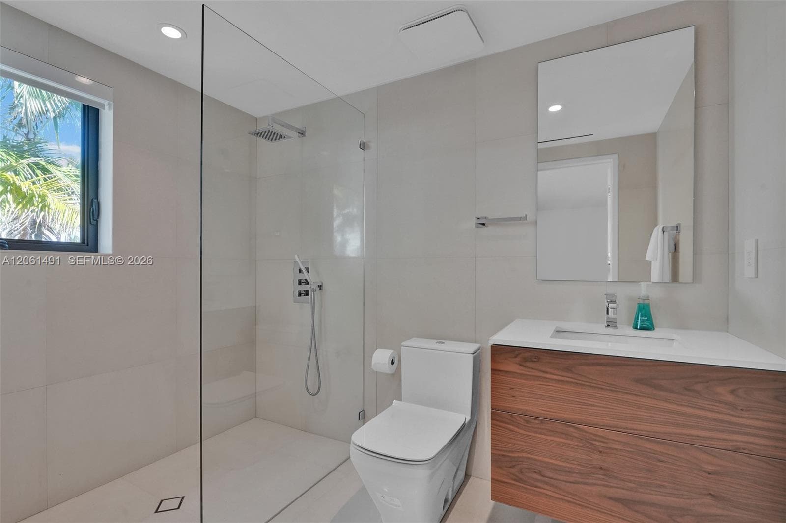 240 Ocean Blvd photo 105
