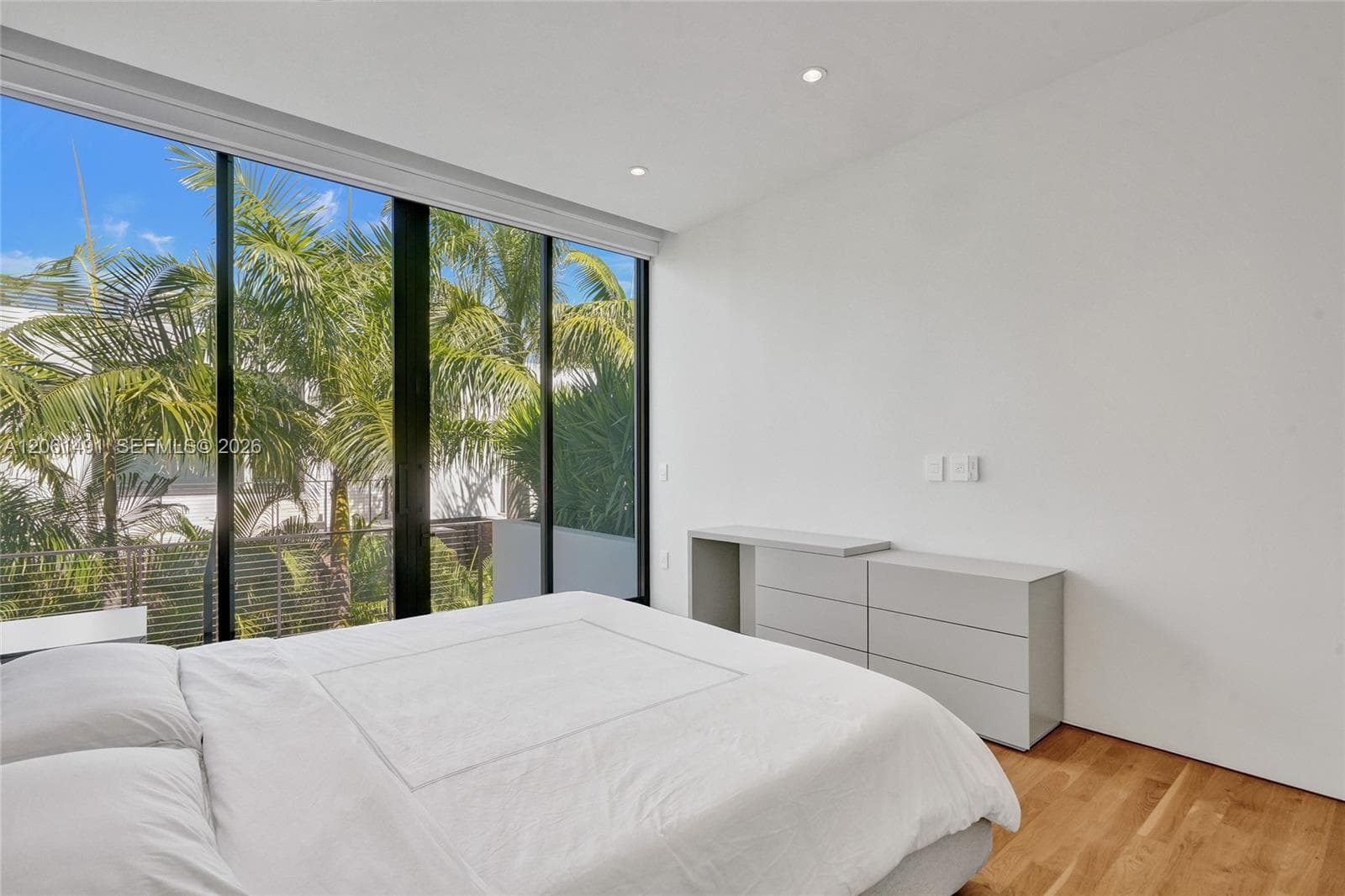 240 Ocean Blvd photo 109