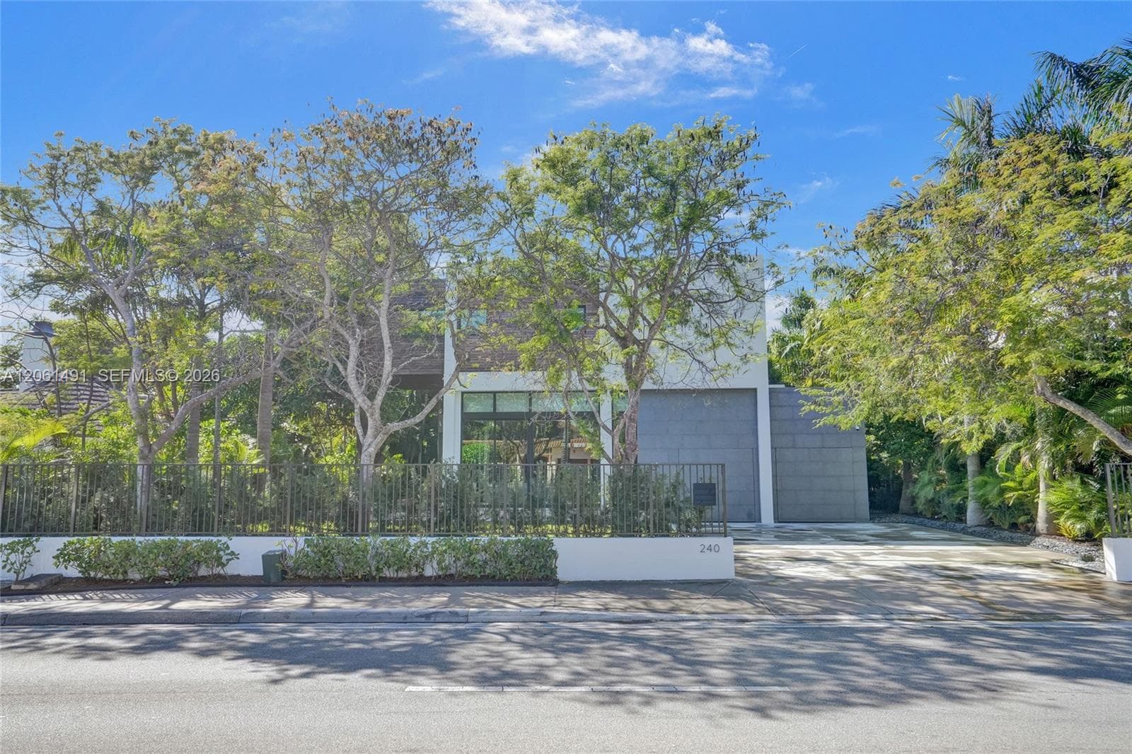 240 Ocean Blvd photo 3