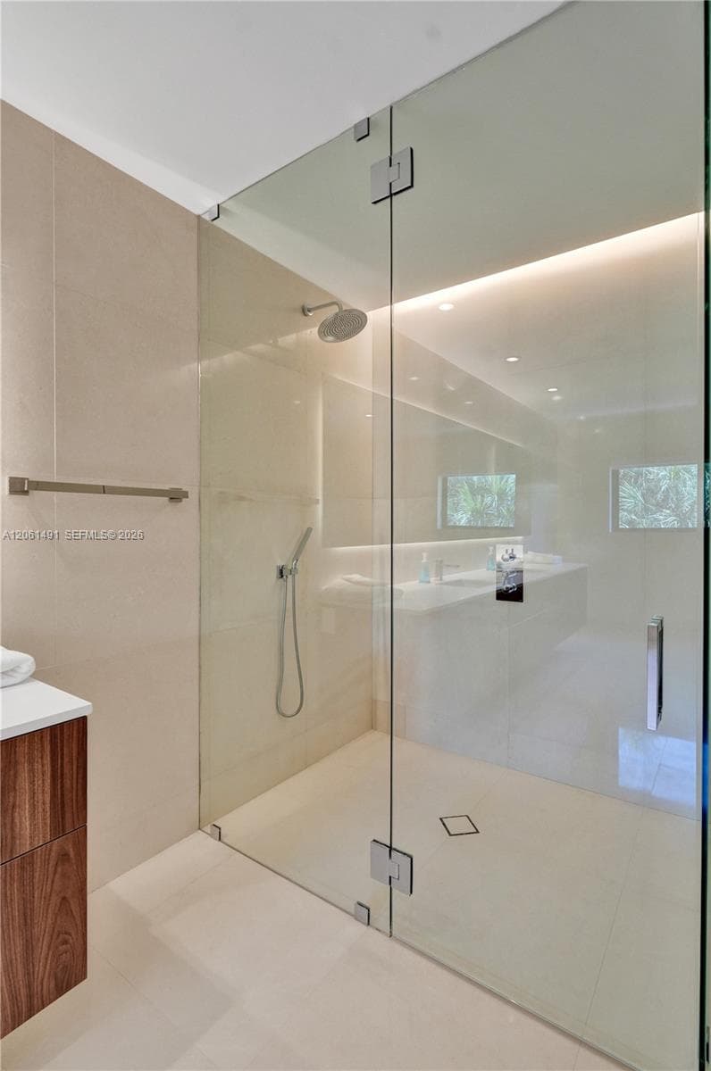 240 Ocean Blvd photo 81