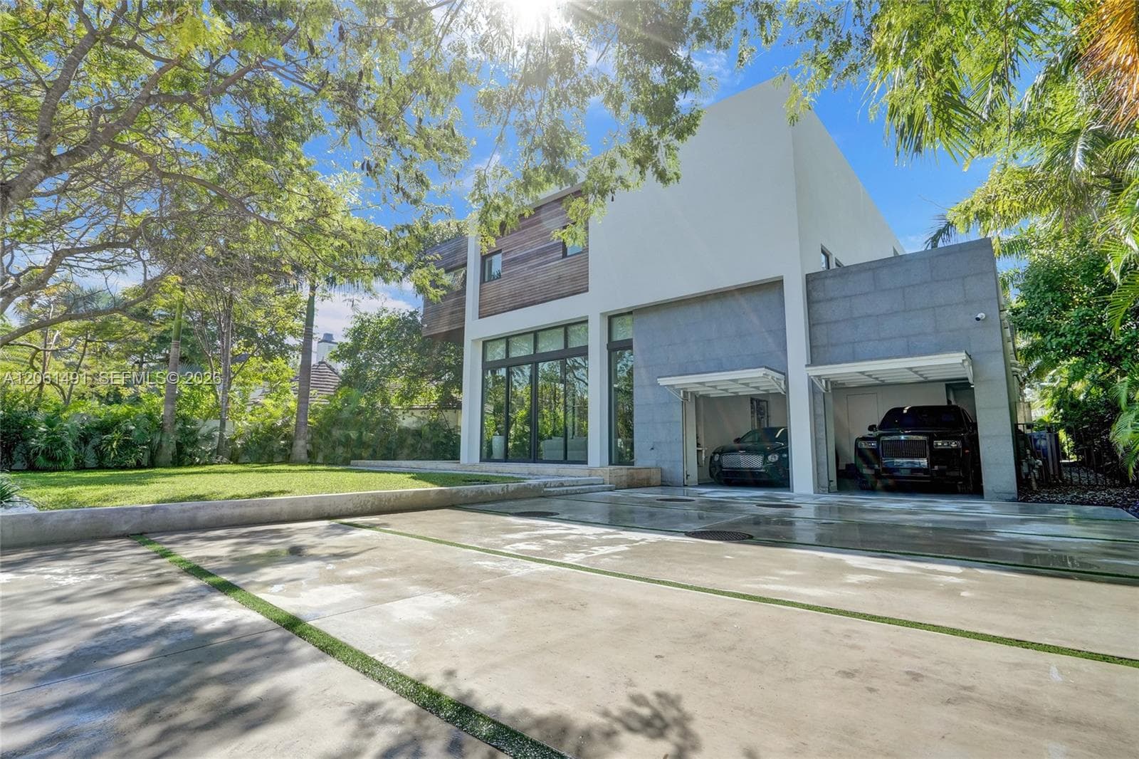 240 Ocean Blvd photo 5