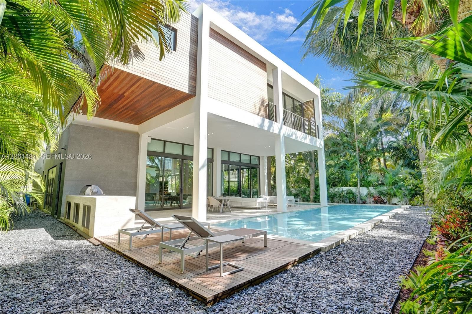 240 Ocean Blvd photo 20