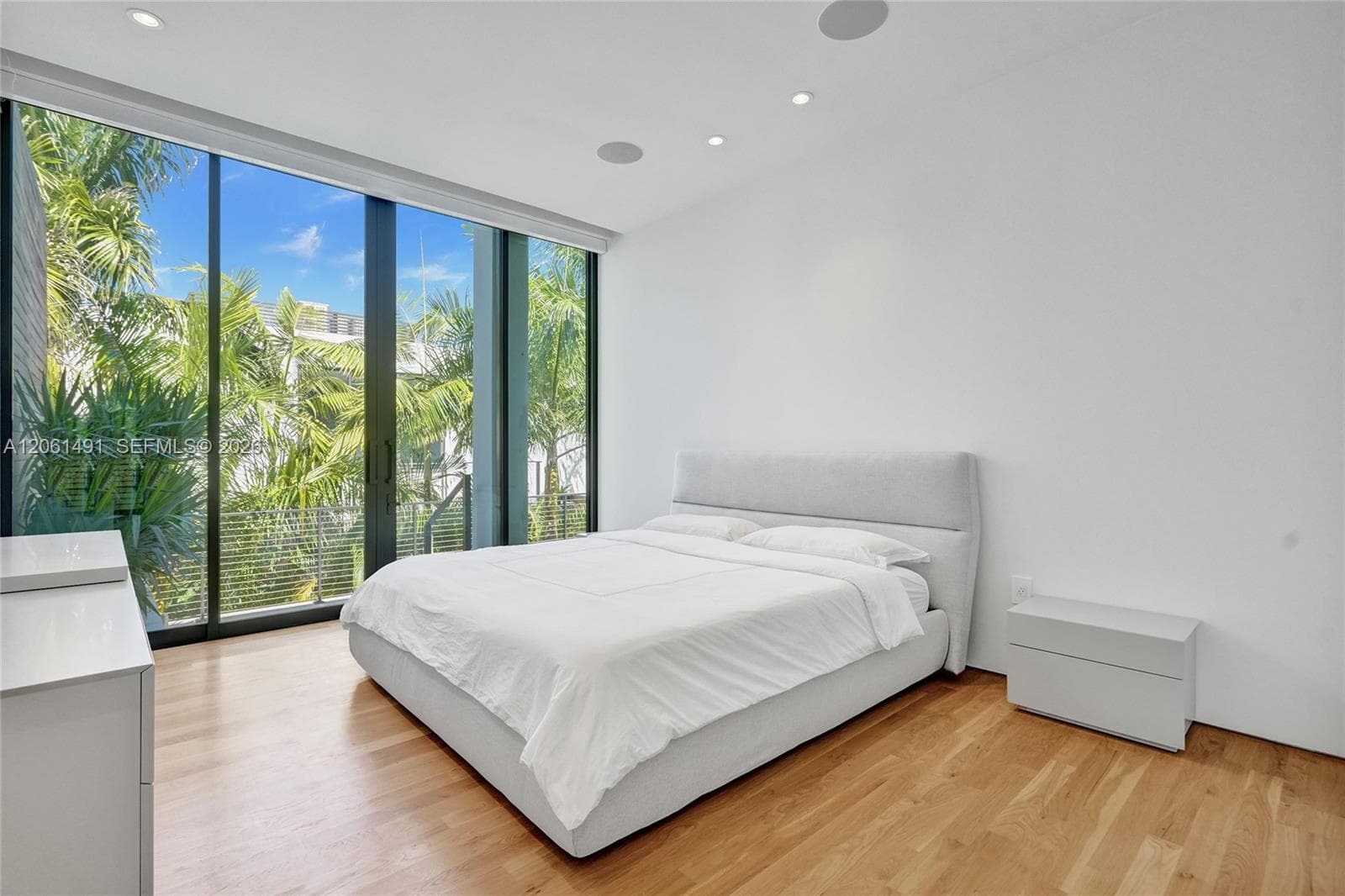 240 Ocean Blvd photo 113