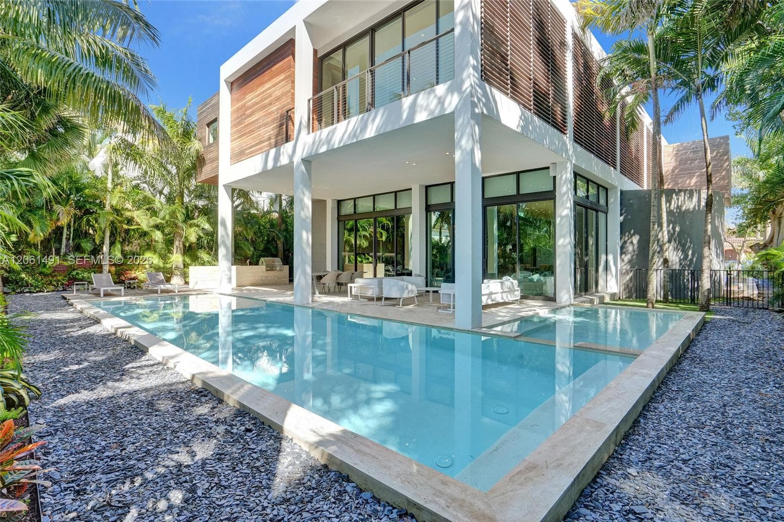 240 Ocean Blvd photo 14