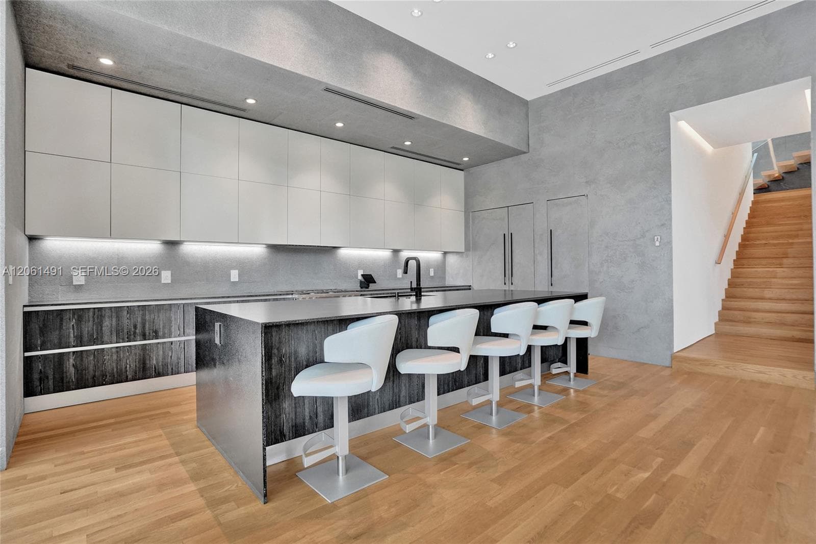 240 Ocean Blvd photo 37