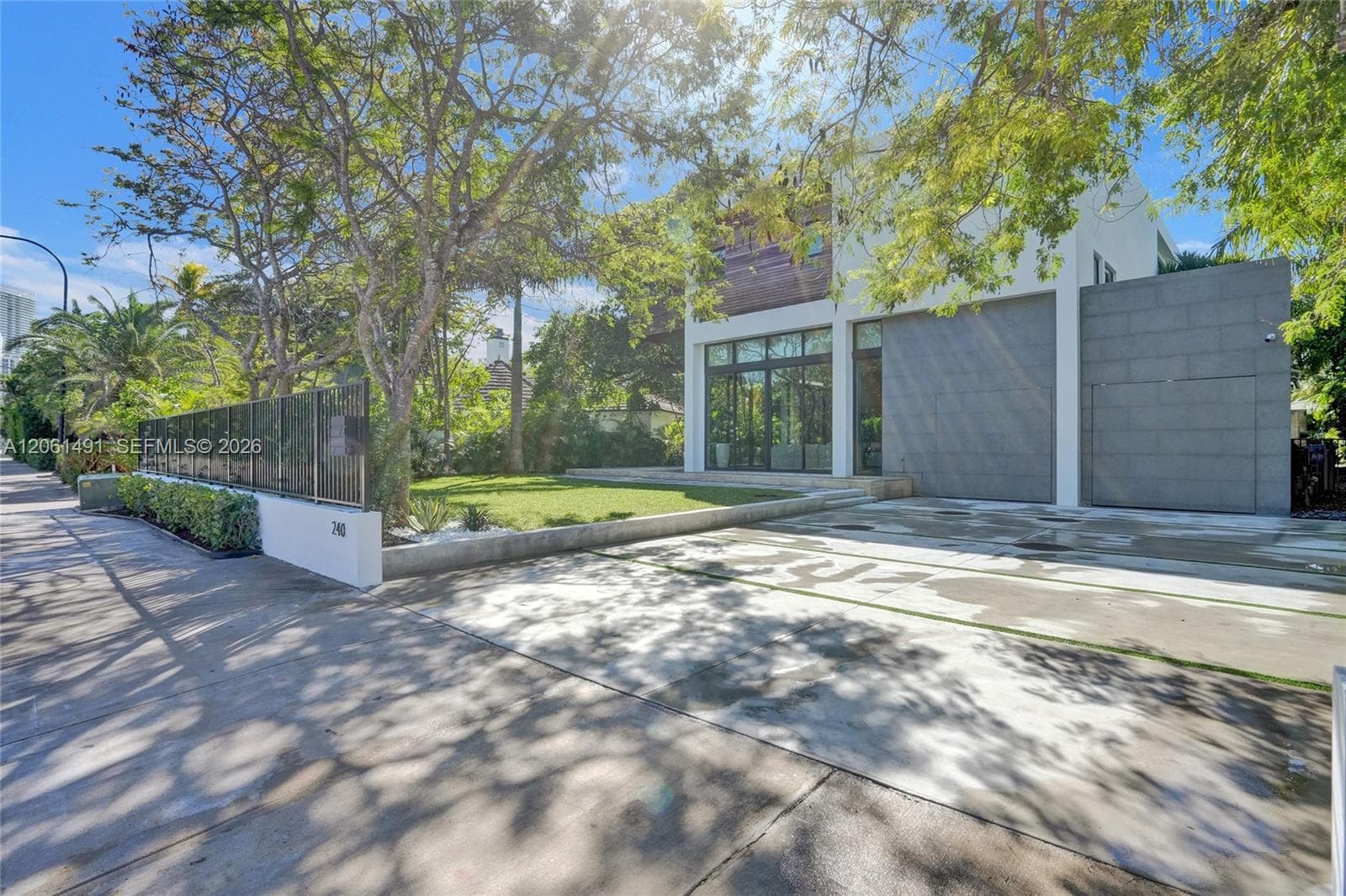 240 Ocean Blvd photo 4