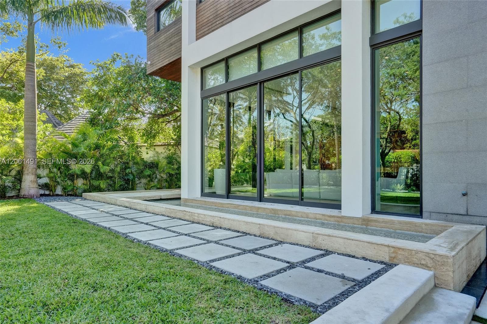 240 Ocean Blvd photo 8