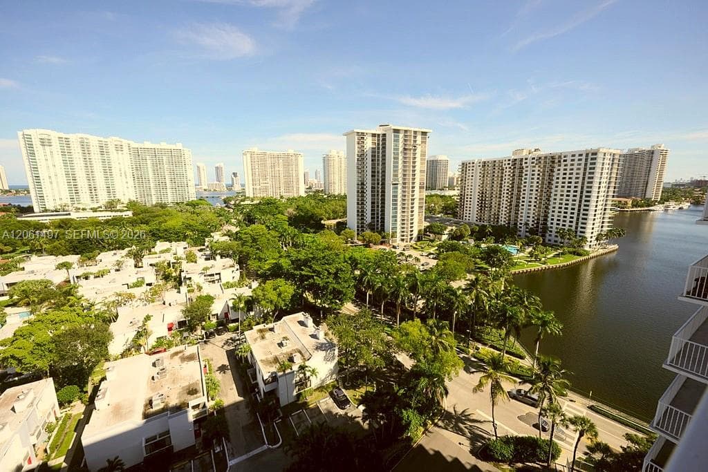 ADMIRAL'S PORT · #1609E in Aventura - Photo 2
