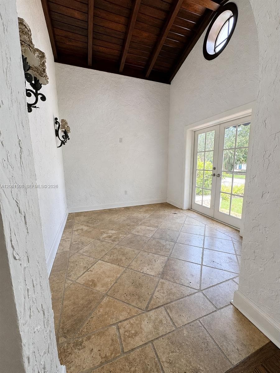 231 Viscaya Ave photo 2