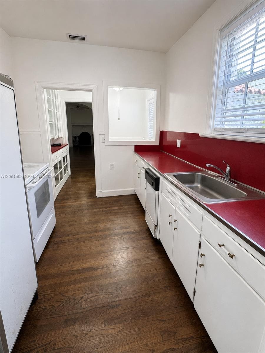 231 Viscaya Ave photo 5