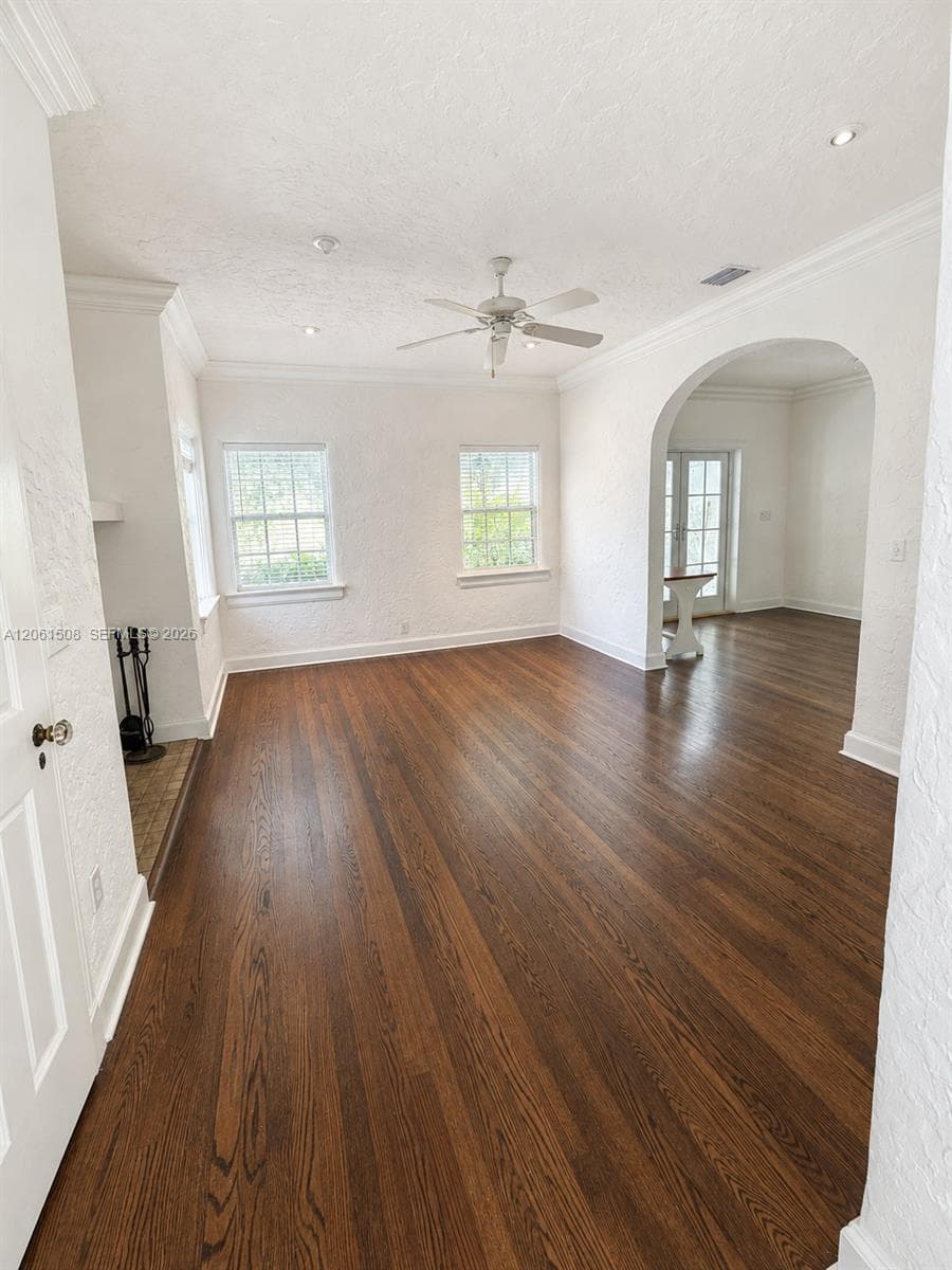 231 Viscaya Ave photo 4