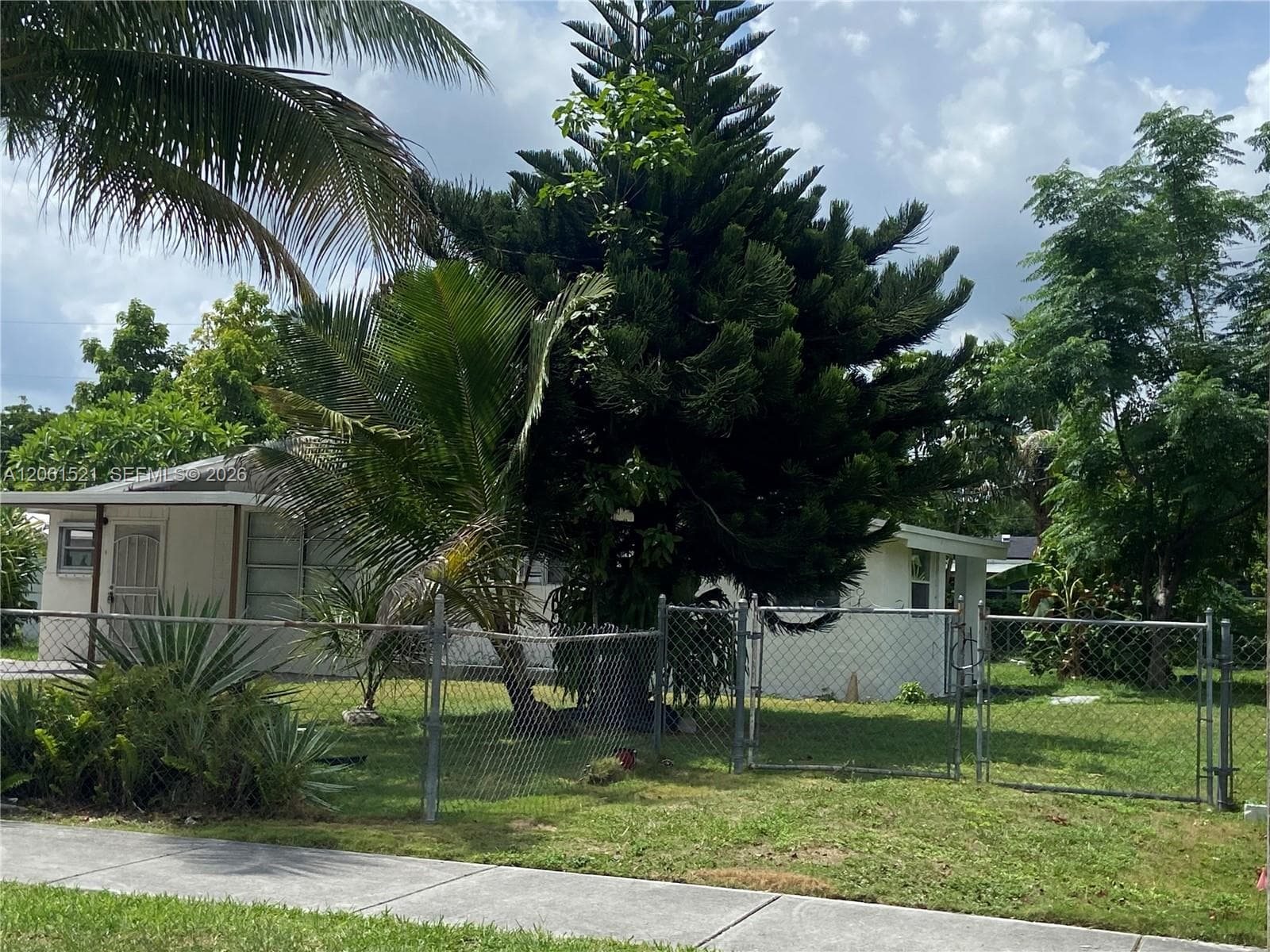 11530 SW 136th St photo 14