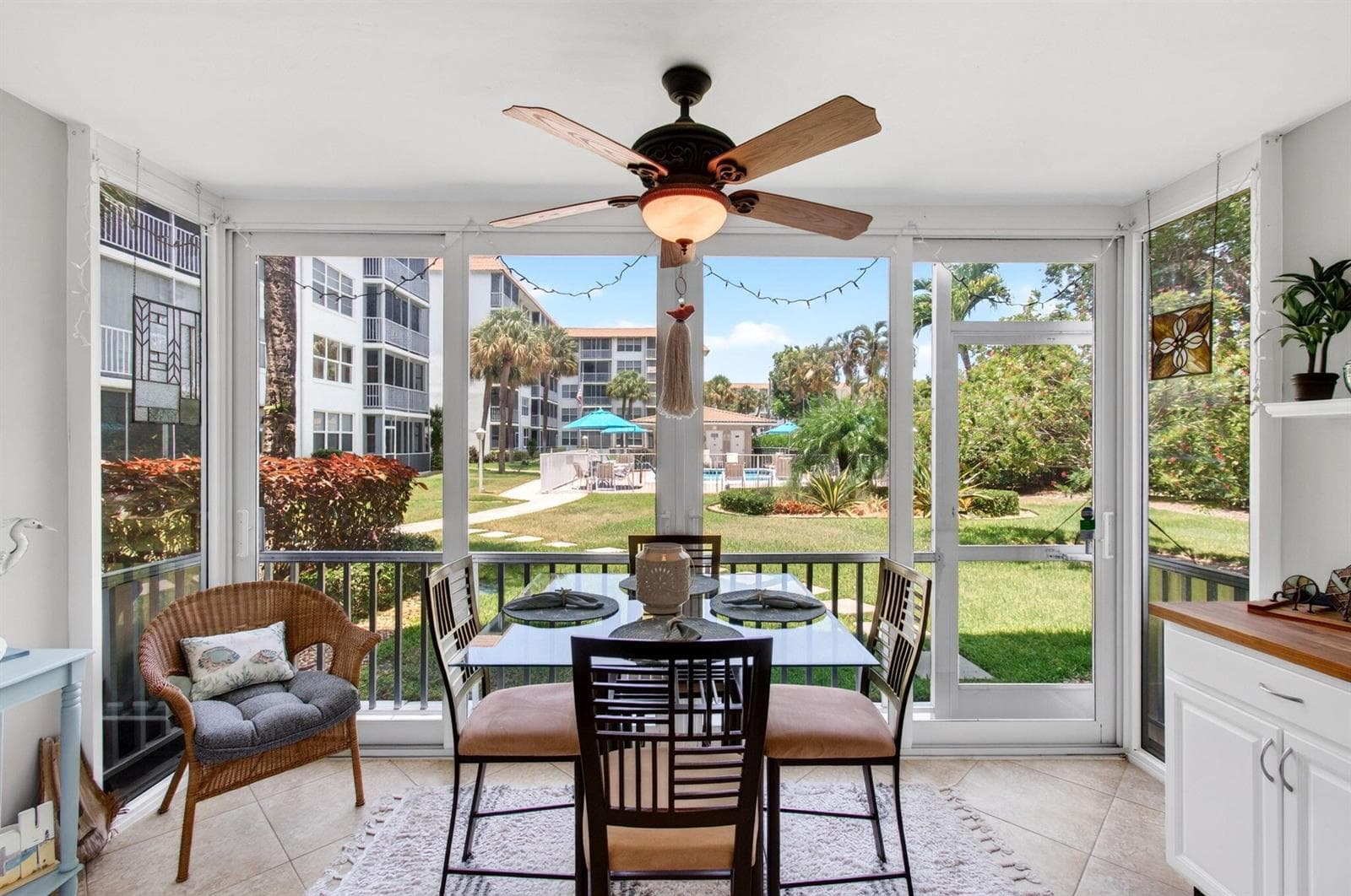 Actual Lanai & Bar