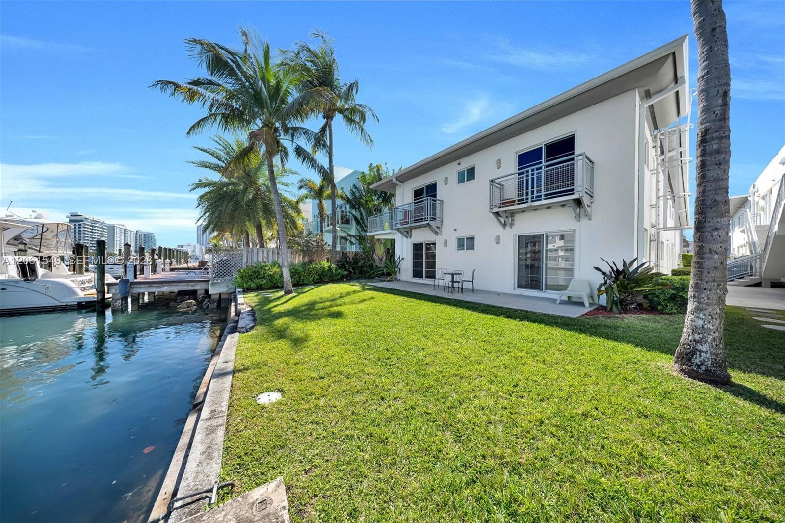 BAY COURT · #16 in Miami Beach - Photo 3