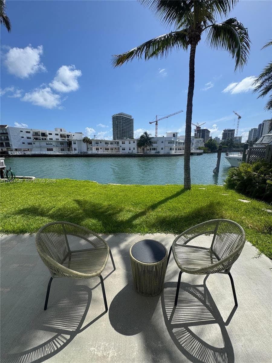 BAY COURT · #16 in Miami Beach - Photo 1