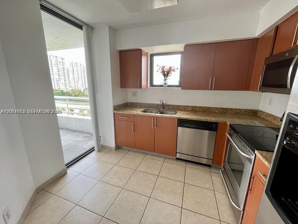PARC CENTRAL EAST · #906 in Aventura - Photo 9