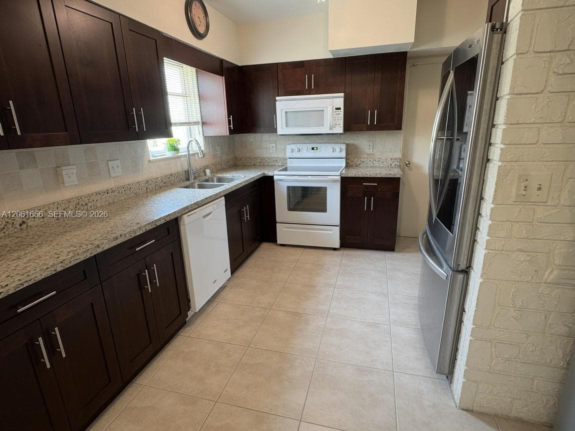 91 Fronton Blvd photo 10