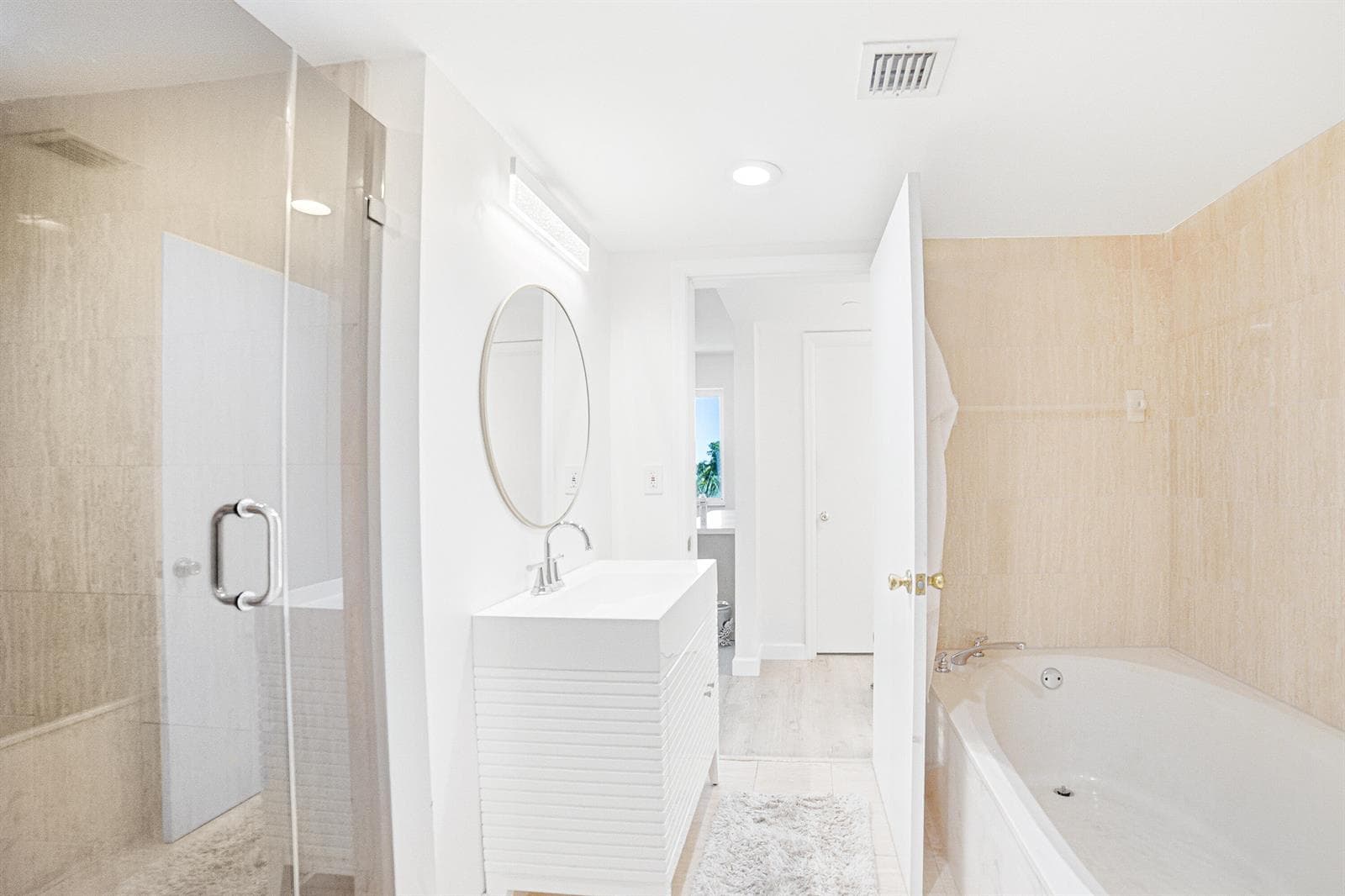 Bedroom1-Bathroom