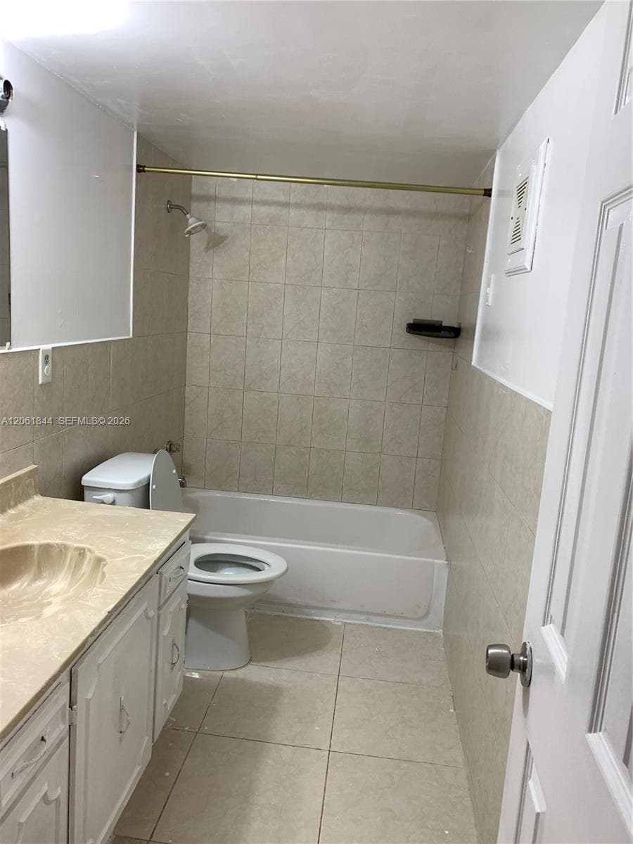 5453 NW 169th Ter photo 2