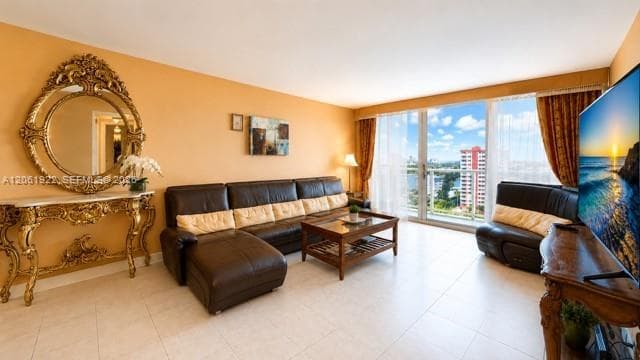 PARKER TOWER CONDO · #1210 in Hallandale Beach - Photo 2