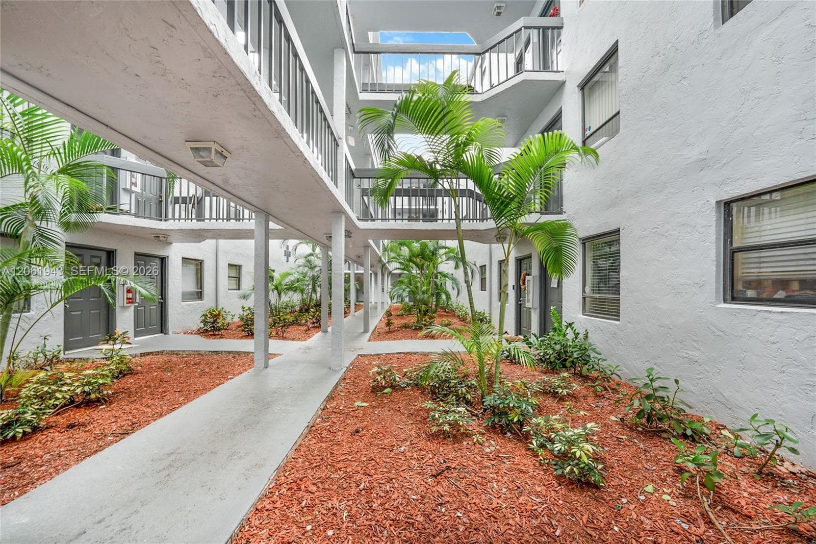 PRESIDENTIAL GOLFVIEW · #308 in West Palm Beach - Photo 12