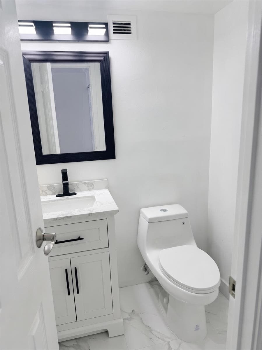 Bathroom - virtual staging