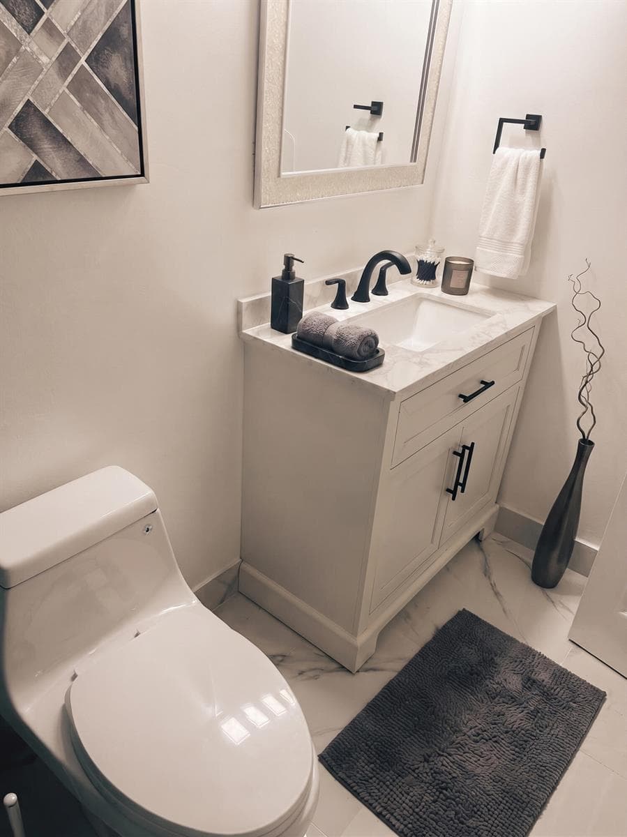 Bathroom - virtual staging