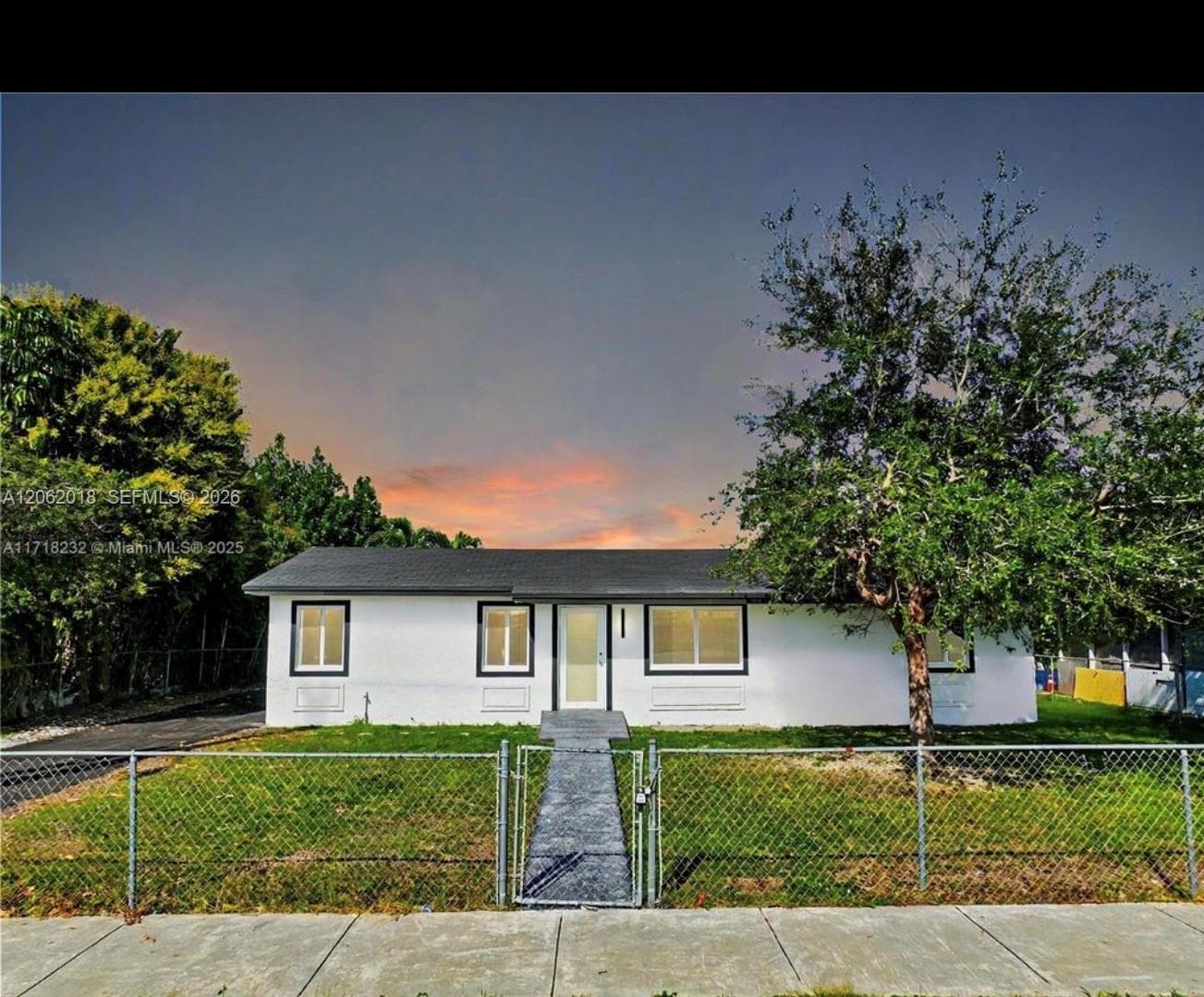 1749 SW 8th St photo 2