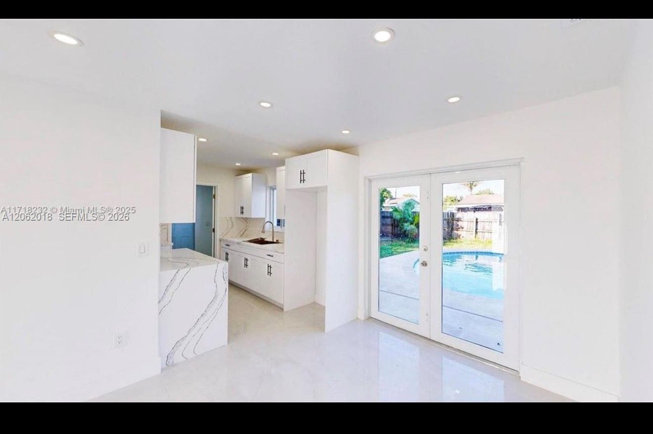 1749 SW 8th St photo 8