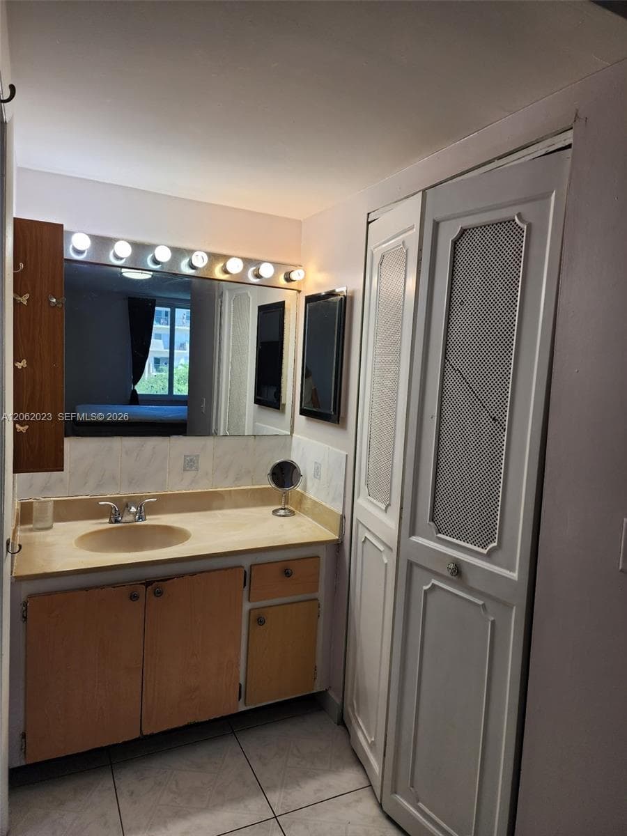 caribbean breeze · #301 in Sunny Isles Beach - Photo 8