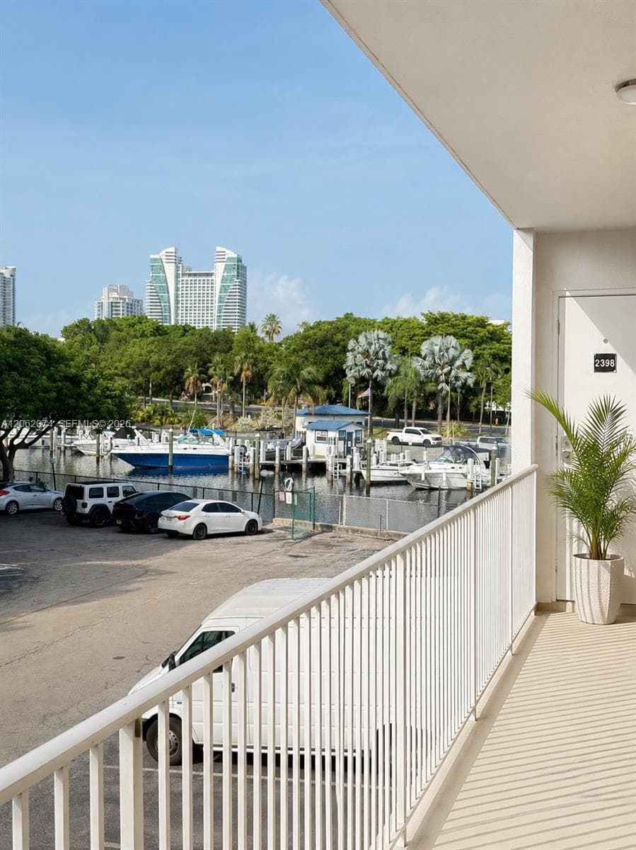 DIPLOMAT GOLF & RACQUET C · #2398 in Hallandale Beach - Photo 2