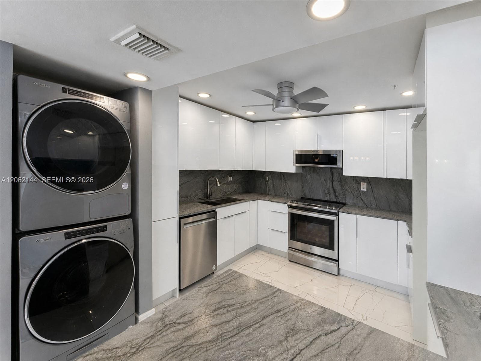WINSTON TOWERS 700 CONDO · #1005 in Sunny Isles Beach - Photo 2