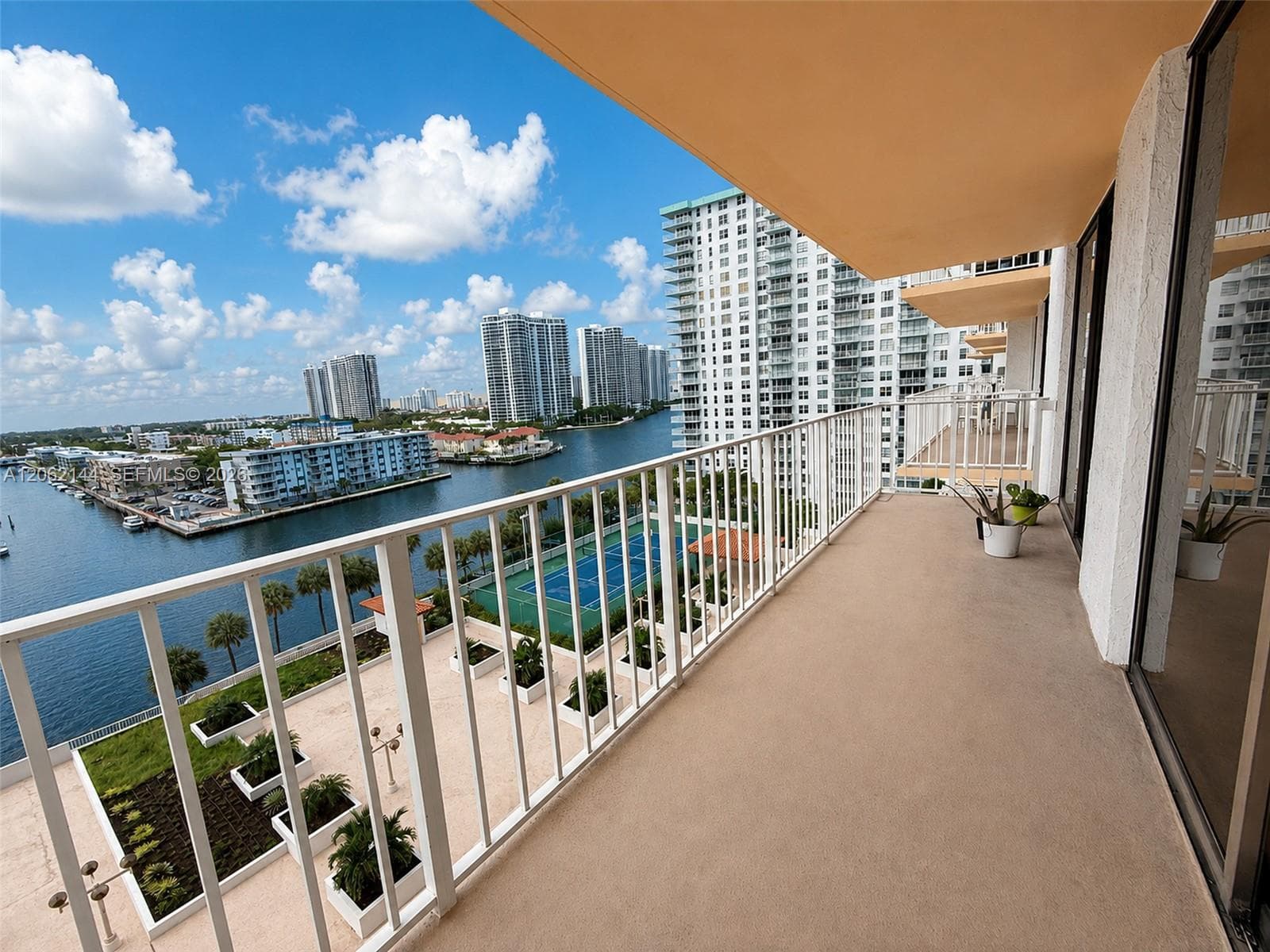 WINSTON TOWERS 700 CONDO · #1005 in Sunny Isles Beach - Photo 1