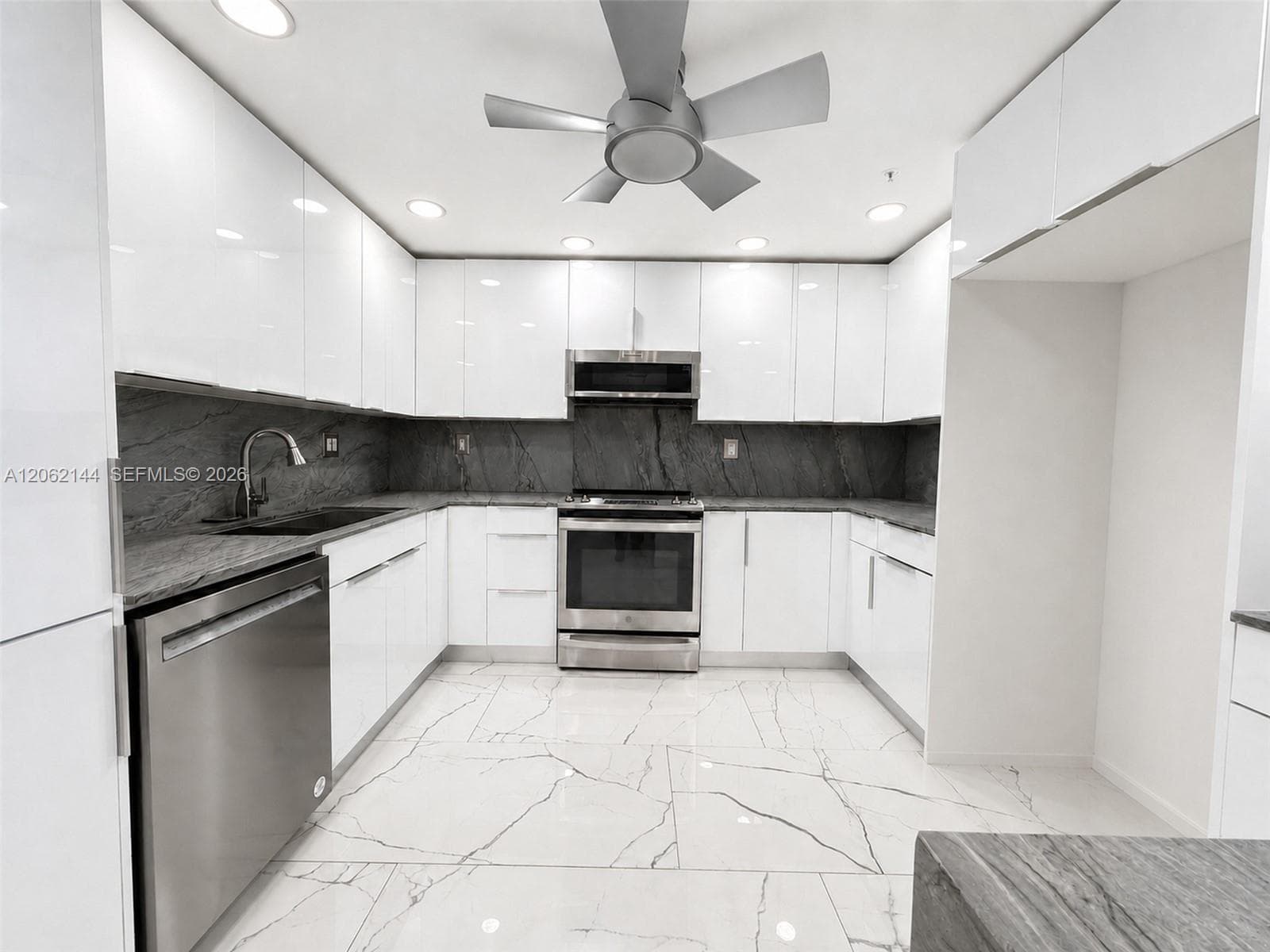 WINSTON TOWERS 700 CONDO · #1005 in Sunny Isles Beach - Photo 5