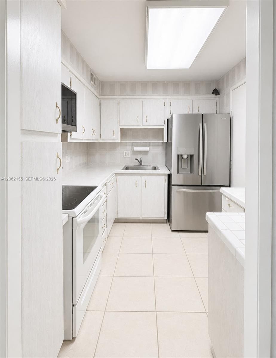 STRATFORD HOUSE CONDO · #606 in North Miami Beach - Photo 1