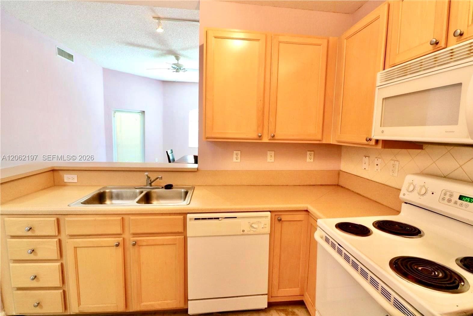 VALENCIA CONDO · #117 in South Miami - Photo 6