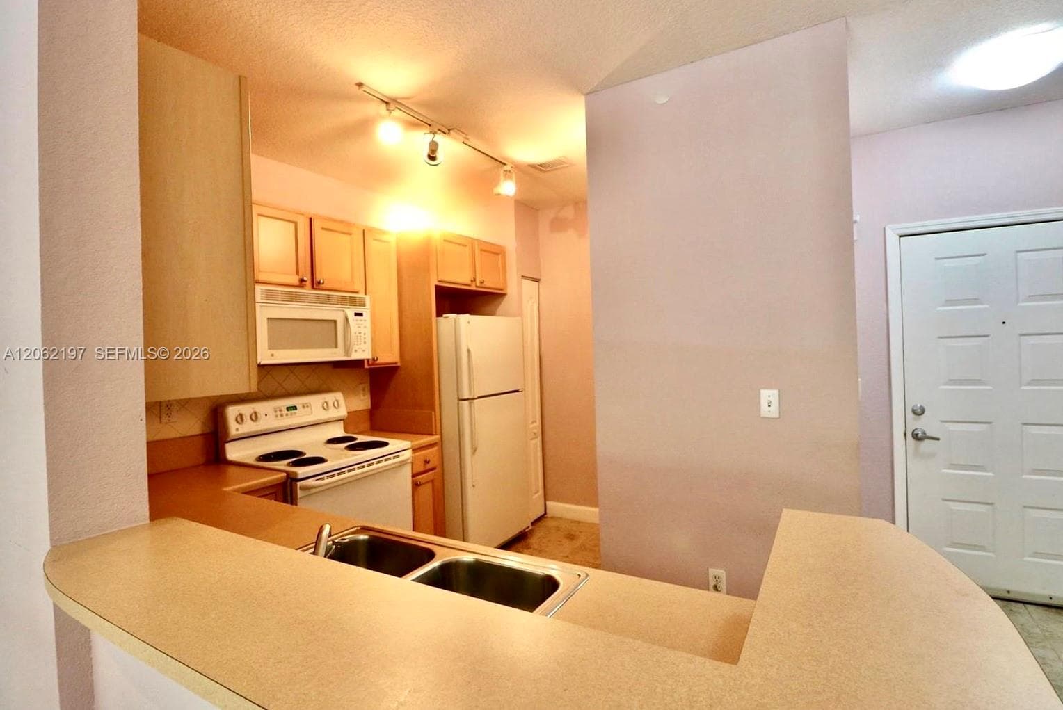 VALENCIA CONDO · #117 in South Miami - Photo 5