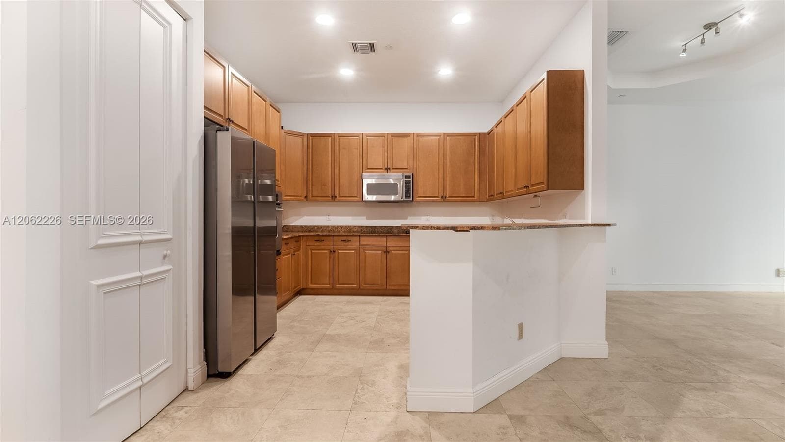 425 NE 69th Cir photo 12
