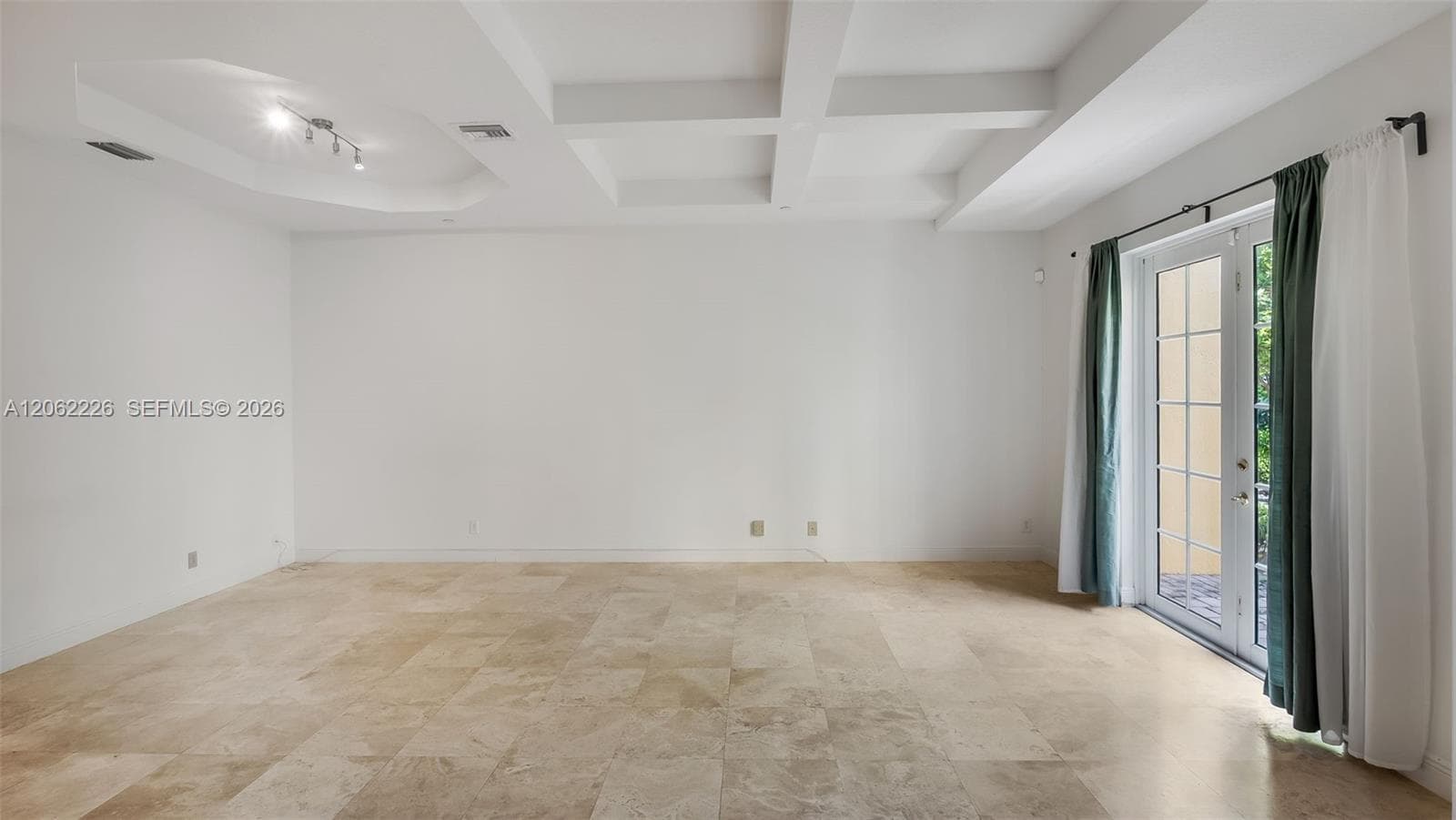 425 NE 69th Cir photo 7