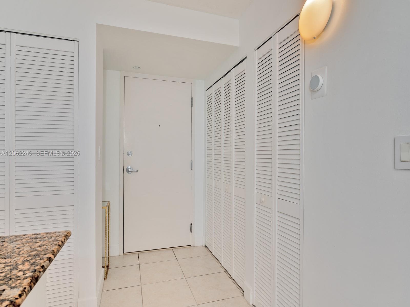 Unit entry way