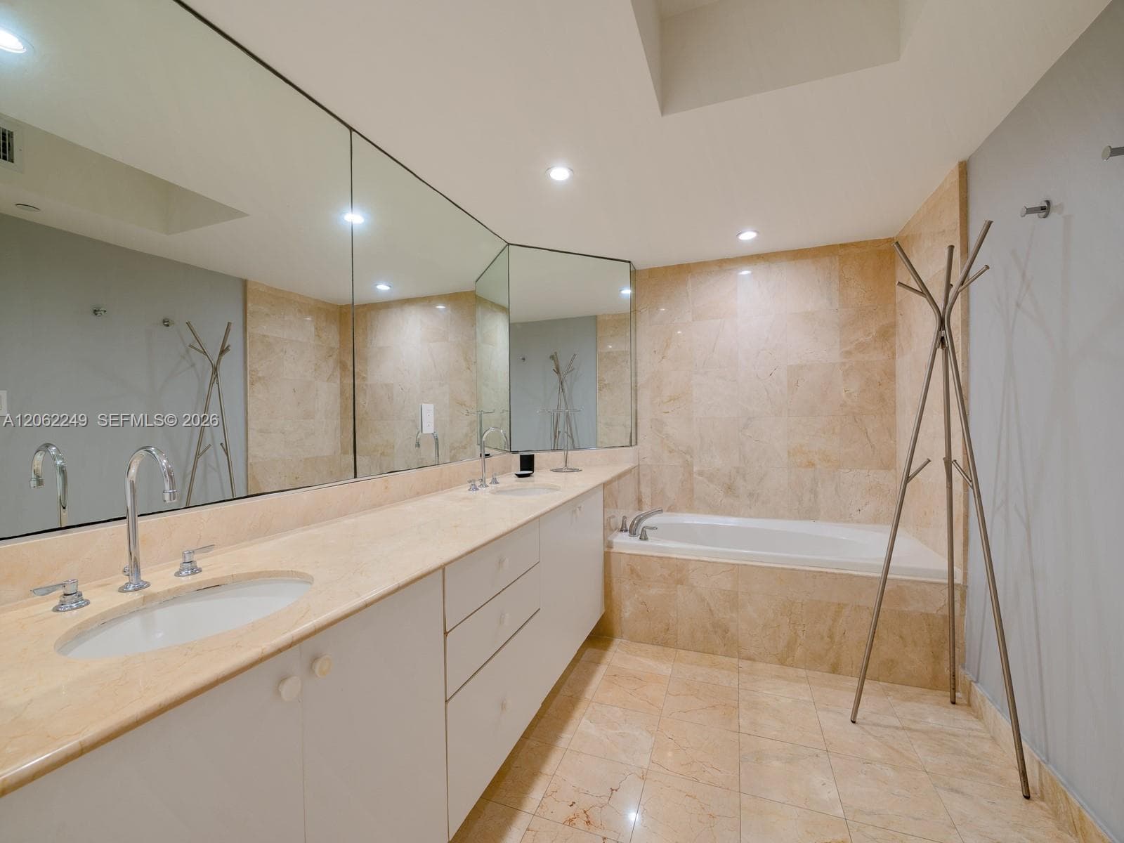THE COLLINS CONDO · #815 in Miami Beach - Photo 15