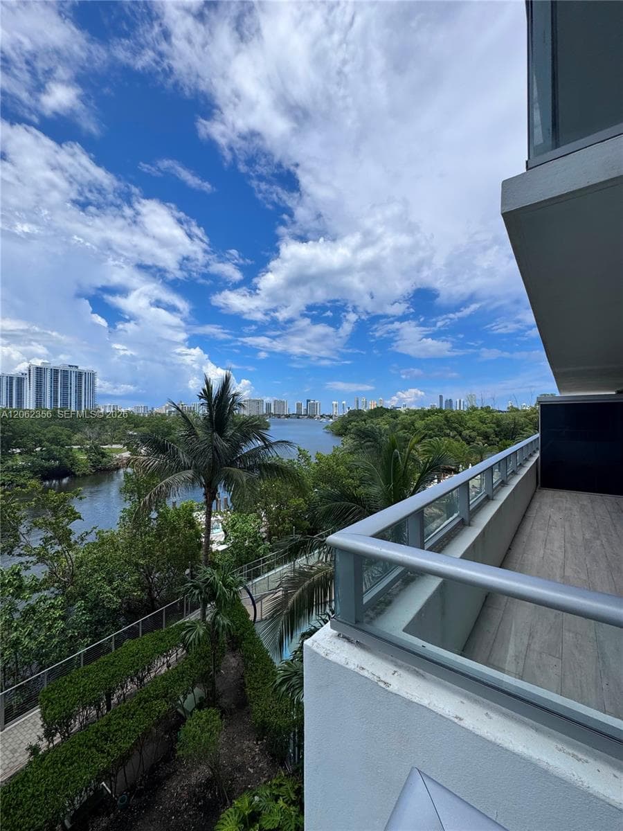 THE HARBOUR NORTH CONDO · #305 in North Miami Beach - Photo 7