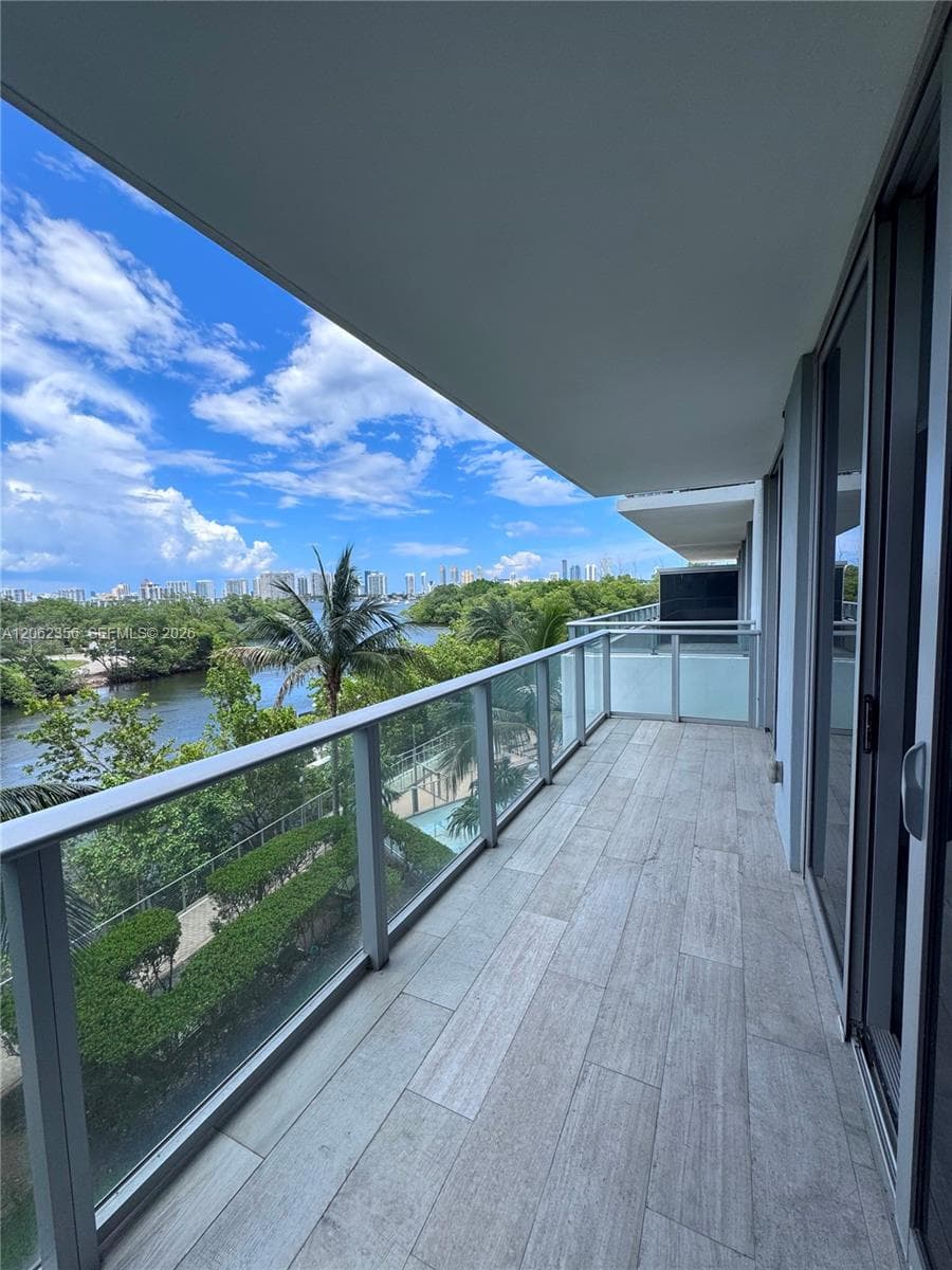 THE HARBOUR NORTH CONDO · #305 in North Miami Beach - Photo 1