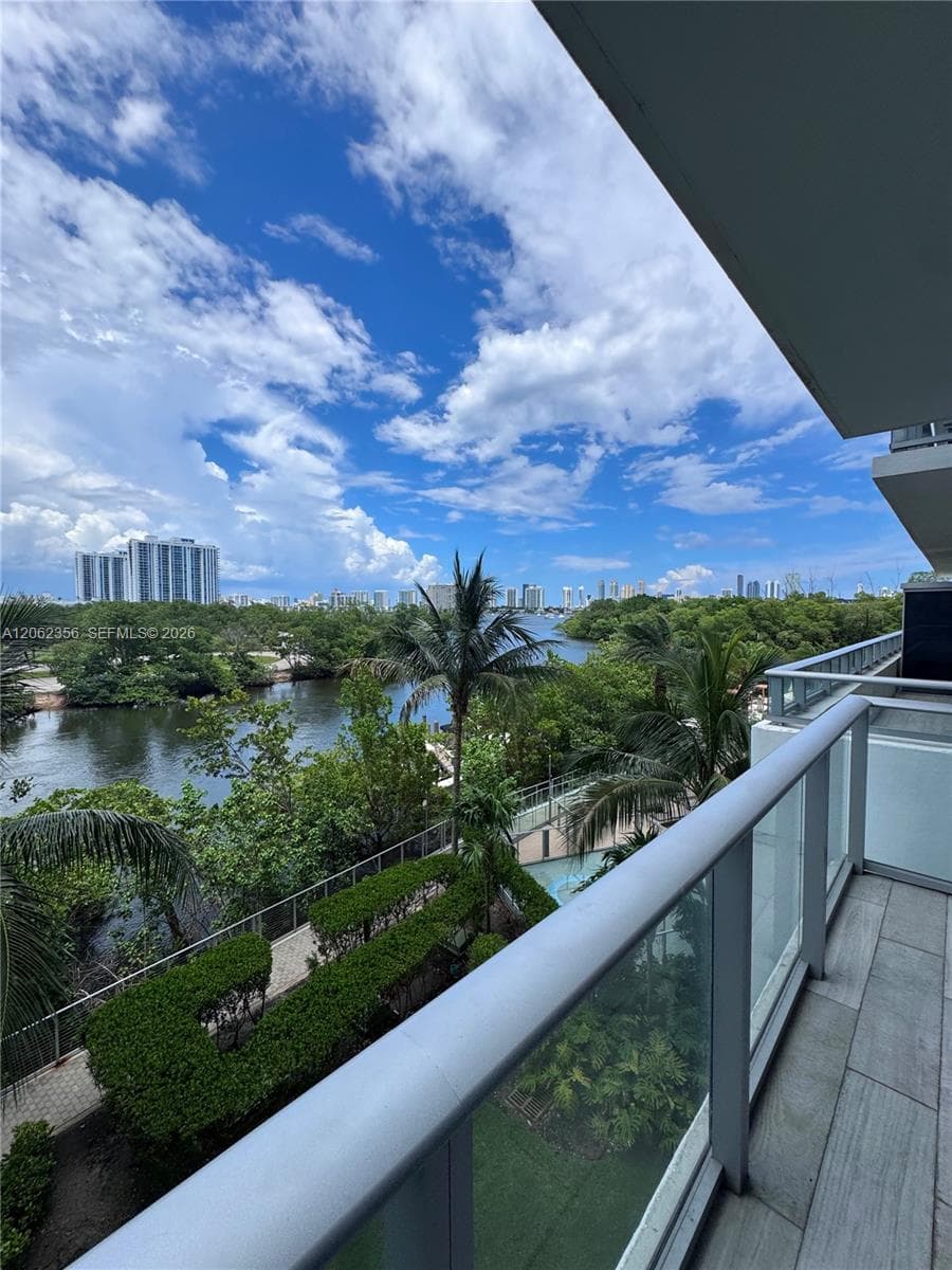 THE HARBOUR NORTH CONDO · #305 in North Miami Beach - Photo 10