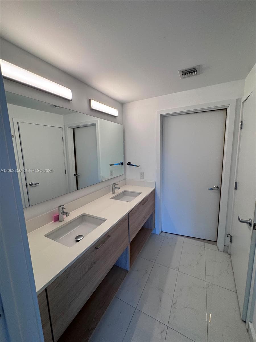 THE HARBOUR NORTH CONDO · #305 in North Miami Beach - Photo 18